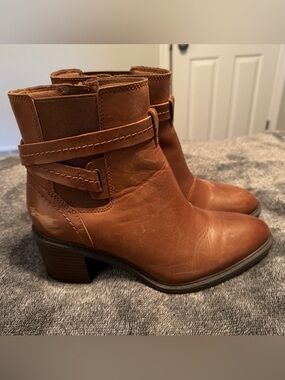 Clarks Women's Scene Star Mid Calf Boot Brown Leather 9 M booties block heel